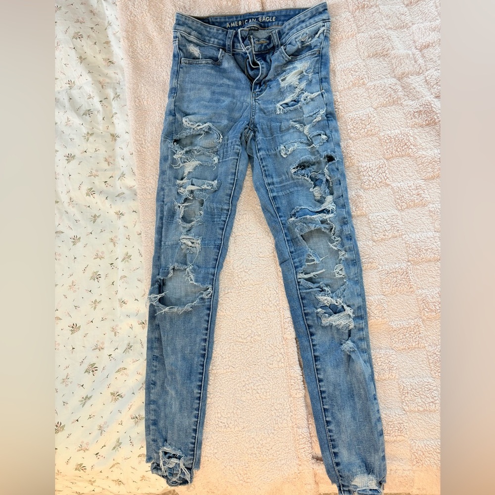 American Eagle Outfitters Ripped Blue Skinny Jeans. Hi-Rise Jegging